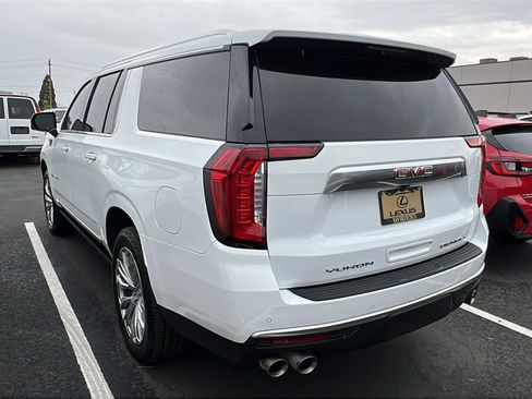 Used 2022 GMC Yukon XL Denali AWD/4WD image 2