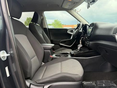 Used 2020 Kia Soul LX FWD image 25