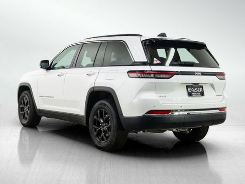 Used 2024 Jeep Grand Cherokee Limited AWD/4WD image 3