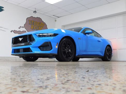 Used 2025 Ford Mustang GT RWD image 9