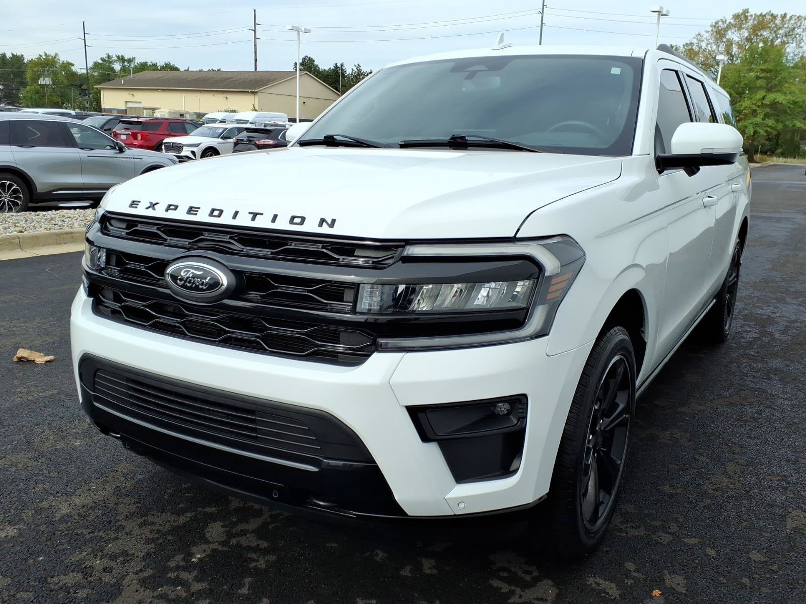 Used 2024 Ford Expedition Max Limited AWD/4WD image 3