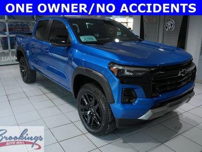 Used 2024 Chevrolet Colorado Z71 w/ Z71 Convenience Package 2
