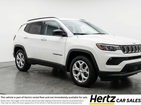 Used 2025 Jeep Compass Latitude image 1