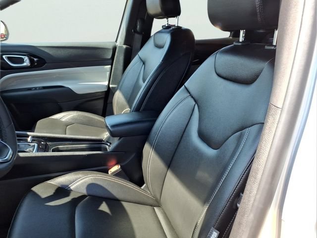 Used 2025 Jeep Compass Limited AWD/4WD image 19
