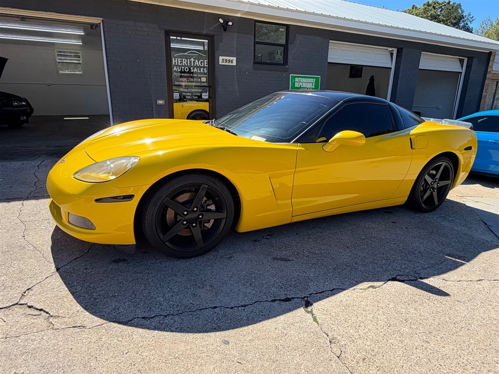 Used 2011 Chevrolet Corvette Coupe w/ Preferred Equipment Group RWD image 1