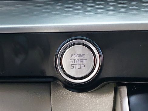 Certified 2024 Kia Carnival LX image 30