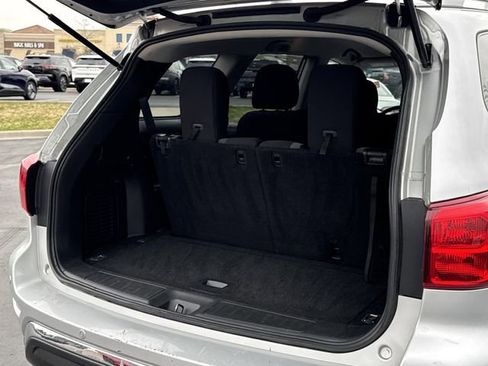 Used 2017 Nissan Pathfinder SV image 18