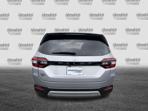 Certified 2025 Honda Pilot EX-L image 9