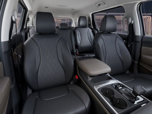 New 2026 Kia Carnival EX FWD image 21