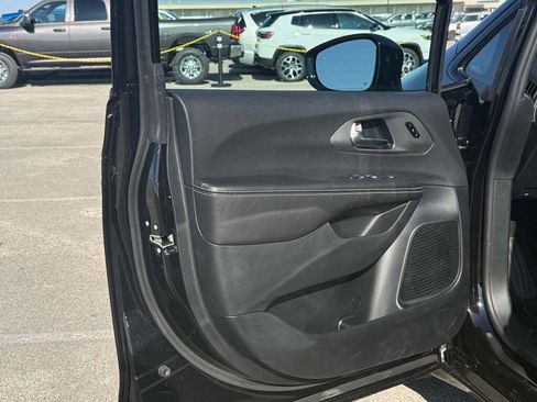 New 2026 Chrysler Pacifica Select image 29