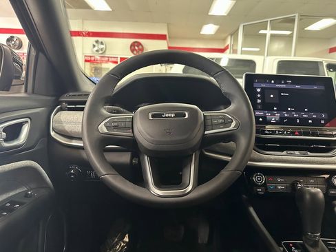 Certified 2023 Jeep Compass Latitude image 15