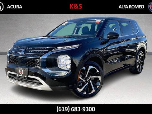 Used 2024 Mitsubishi Outlander SE image 1