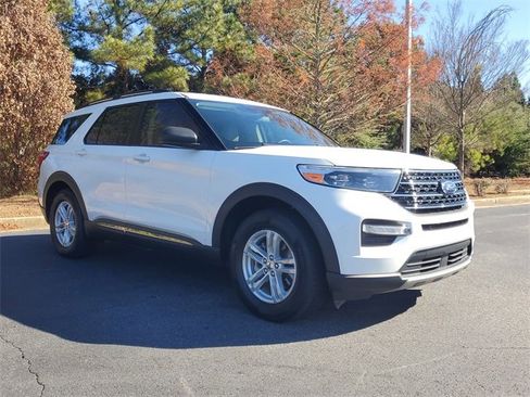 Used 2021 Ford Explorer XLT w/ Equipment Group 202A image 3