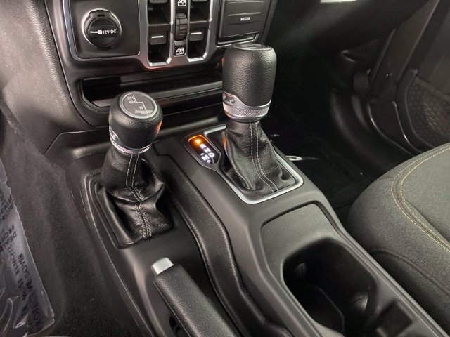 Used 2026 Jeep Wrangler Unlimited Sahara AWD/4WD image 32