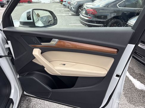 Used 2021 Audi Q5 Premium Plus w/ Premium Plus Package image 31