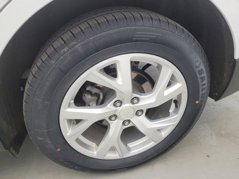 Used 2020 Chevrolet Equinox LT w/ LPO, Chrome Package FWD image 31