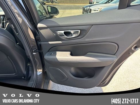 Used 2025 Volvo V60 B5 Cross Country Plus image 19