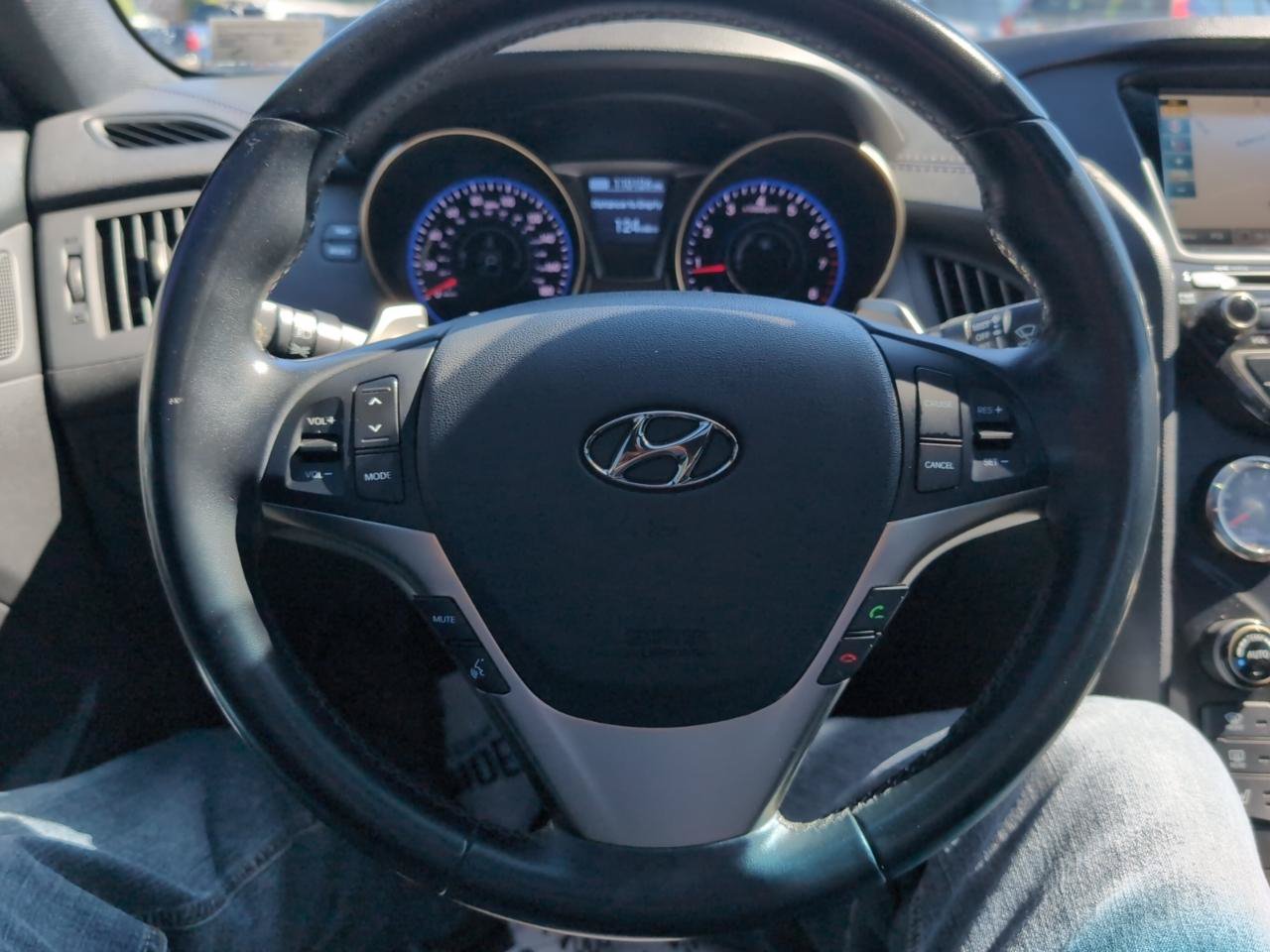 Used 2016 Hyundai Genesis Coupe 3.8 RWD image 18