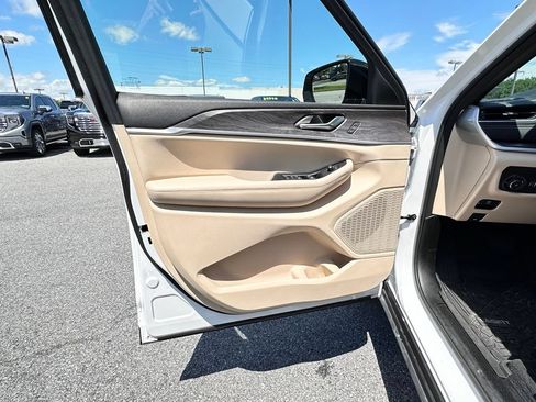 Used 2023 Jeep Grand Cherokee Limited AWD/4WD image 23
