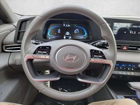 Used 2025 Hyundai Elantra Sport FWD image 18