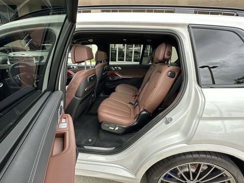 Used 2024 BMW ALPINA XB7 image 31