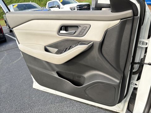 Used 2024 Nissan Rogue SL w/ SL Premium Package FWD image 13