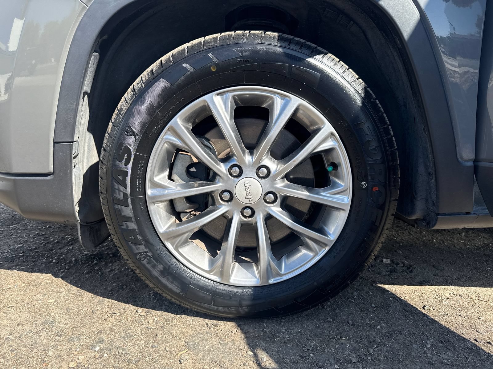 Used 2021 Jeep Cherokee Latitude Lux FWD image 27