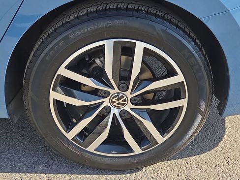 Used 2025 Volkswagen Jetta SE FWD image 11