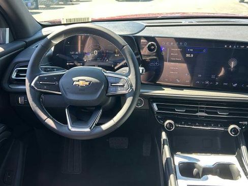 Used 2026 Chevrolet Traverse LT w/ Sun and Wheel Package AWD/4WD image 13