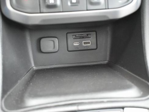 Used 2020 GMC Acadia AT4 image 30