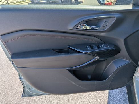 Used 2024 Chevrolet Trax RS w/ Sunroof Package image 11