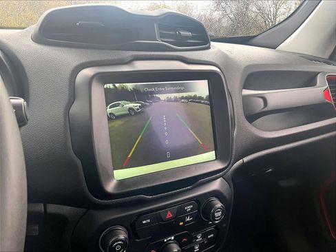 Used 2023 Jeep Renegade Trailhawk image 19