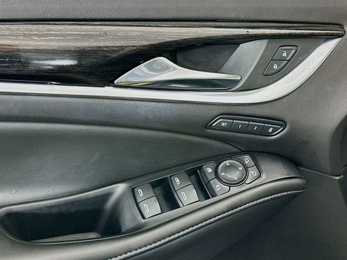 Used 2021 Buick Enclave Avenir w/ Avenir Technology Package FWD image 17