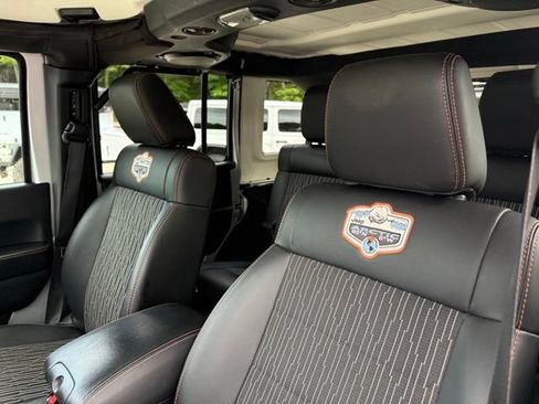 Used 2012 Jeep Wrangler Unlimited Sahara AWD/4WD image 22
