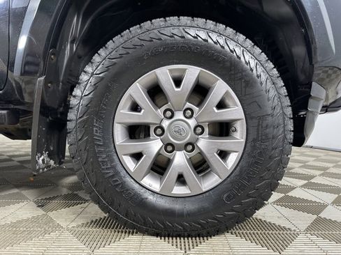 Used 2018 Toyota Tacoma SR5 image 9