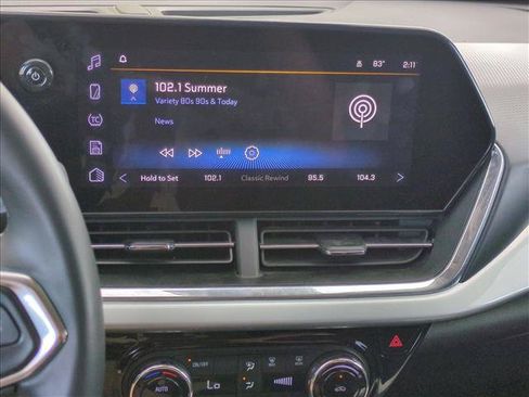 Used 2025 Chevrolet Trax LT w/ LT Convenience Package FWD image 12