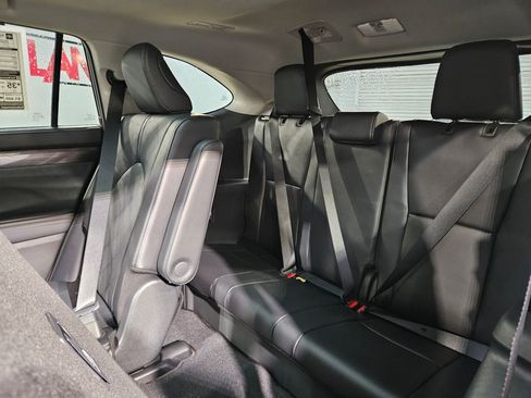 New 2026 Toyota Highlander Platinum AWD/4WD image 22