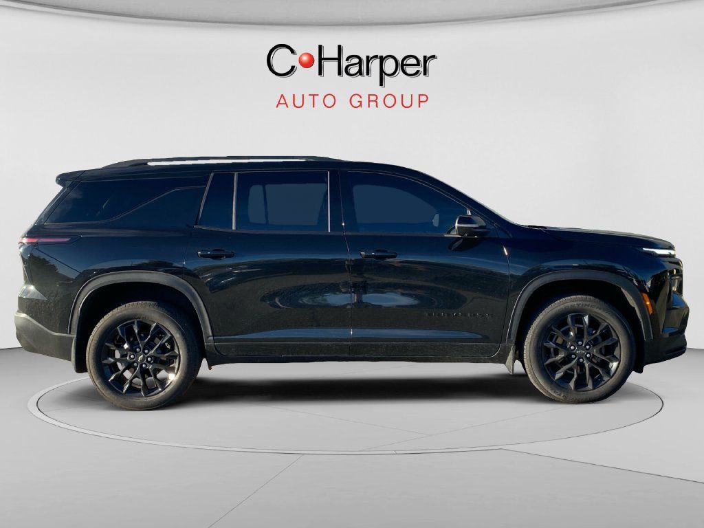 Used 2026 Chevrolet Traverse LT w/ Midnight/Sport Edition AWD/4WD image 2