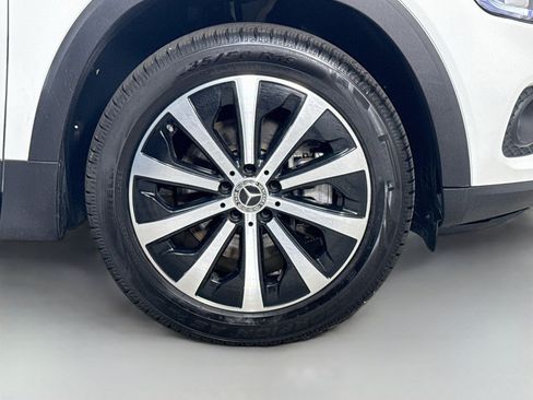 Used 2023 Mercedes-Benz GLB 250 4MATIC w/ Premium Package image 32