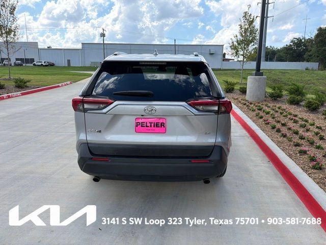 Used 2019 Toyota RAV4 LE FWD image 8