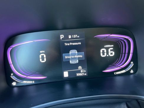 Used 2025 Kia Soul LX w/ LX Technology Package FWD image 38