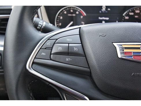 Used 2025 Cadillac XT5 Luxury FWD image 15