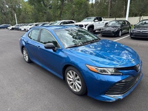 Used 2019 Toyota Camry LE FWD image 3