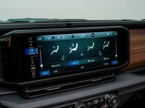 Used 2025 Jeep Wrangler Unlimited Rubicon w/ Technology Group image 76