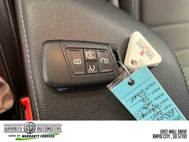 Used 2025 Volkswagen Jetta SE FWD image 24