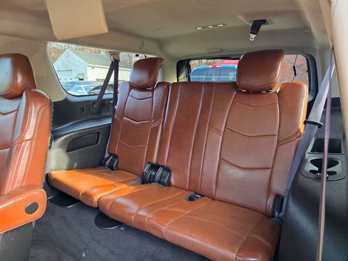 Used 2015 Cadillac Escalade ESV Premium image 13