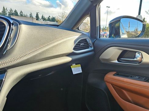 New 2026 Chrysler Pacifica Pinnacle image 24