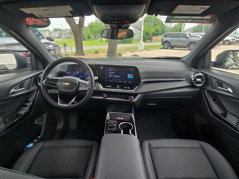 Used 2026 Chevrolet Equinox LT w/ Convenience Package II FWD image 16