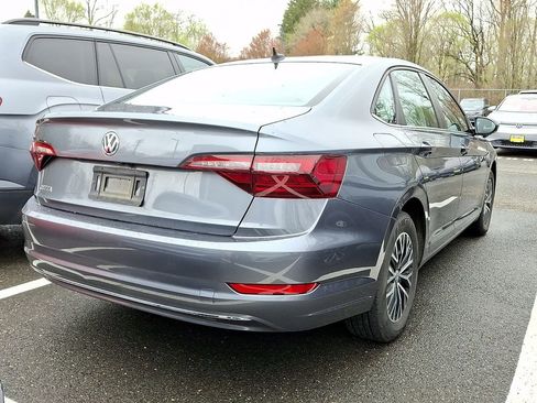 Used 2021 Volkswagen Jetta SE w/ SE Cold Weather Package image 4