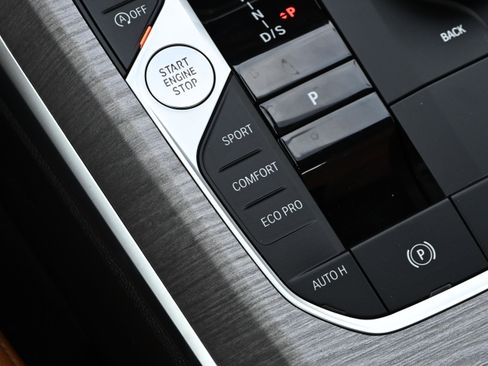 New 2026 BMW 330i Sedan w/ M Sport Package image 19